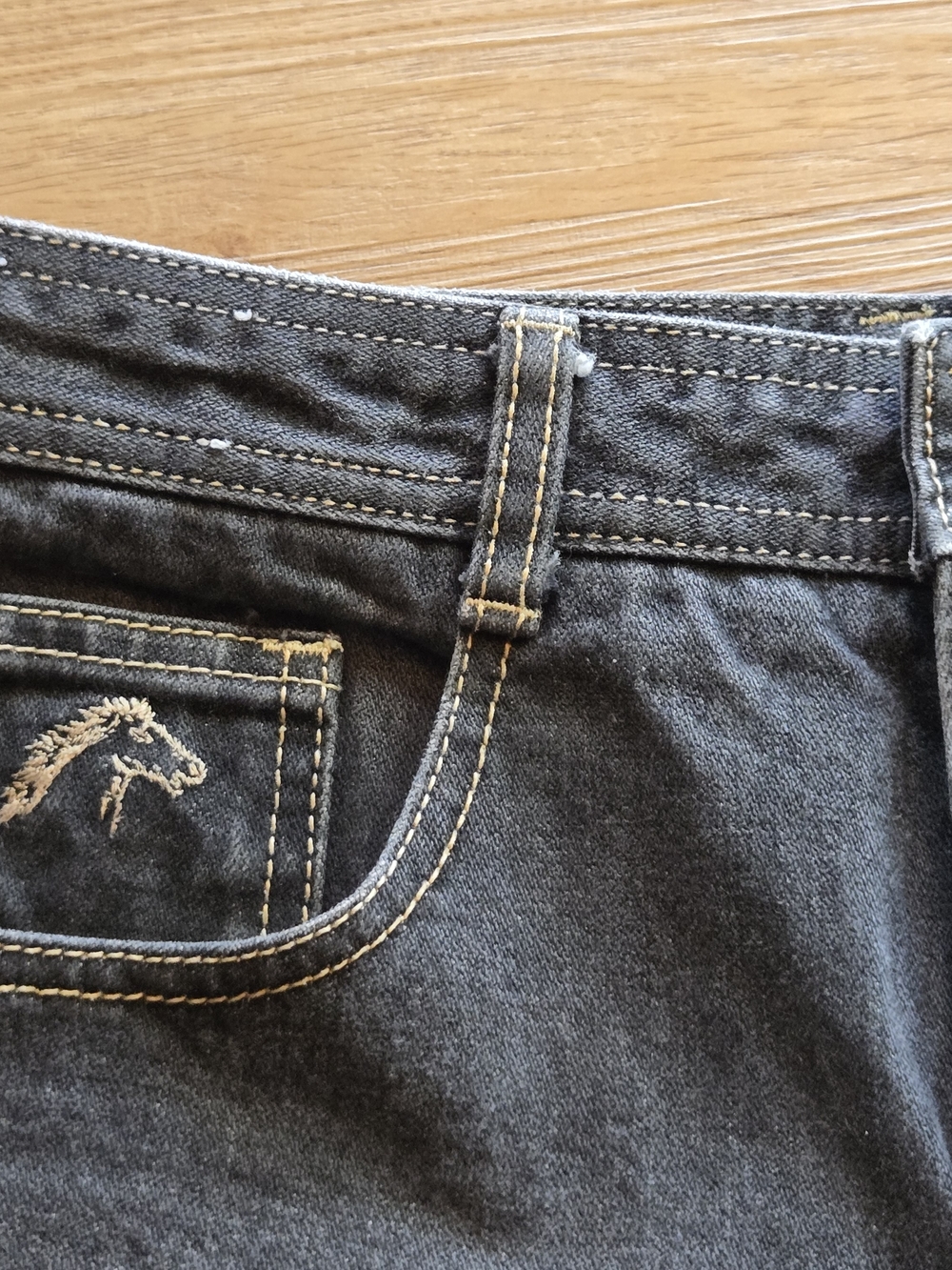Vintage Jordache High-Rise Gray Straight-Leg Jeans with Embroidered Horsehead - Picture 3 of 10